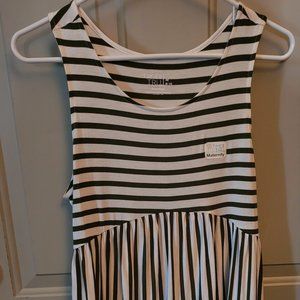 NWT's Time and Tru Olive Green & White Pullover Maternity Tank Top Misses Medium